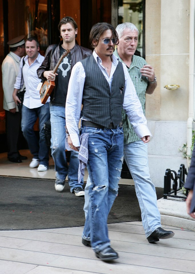 Mr Deuters is seen walking behind Depp in 2009