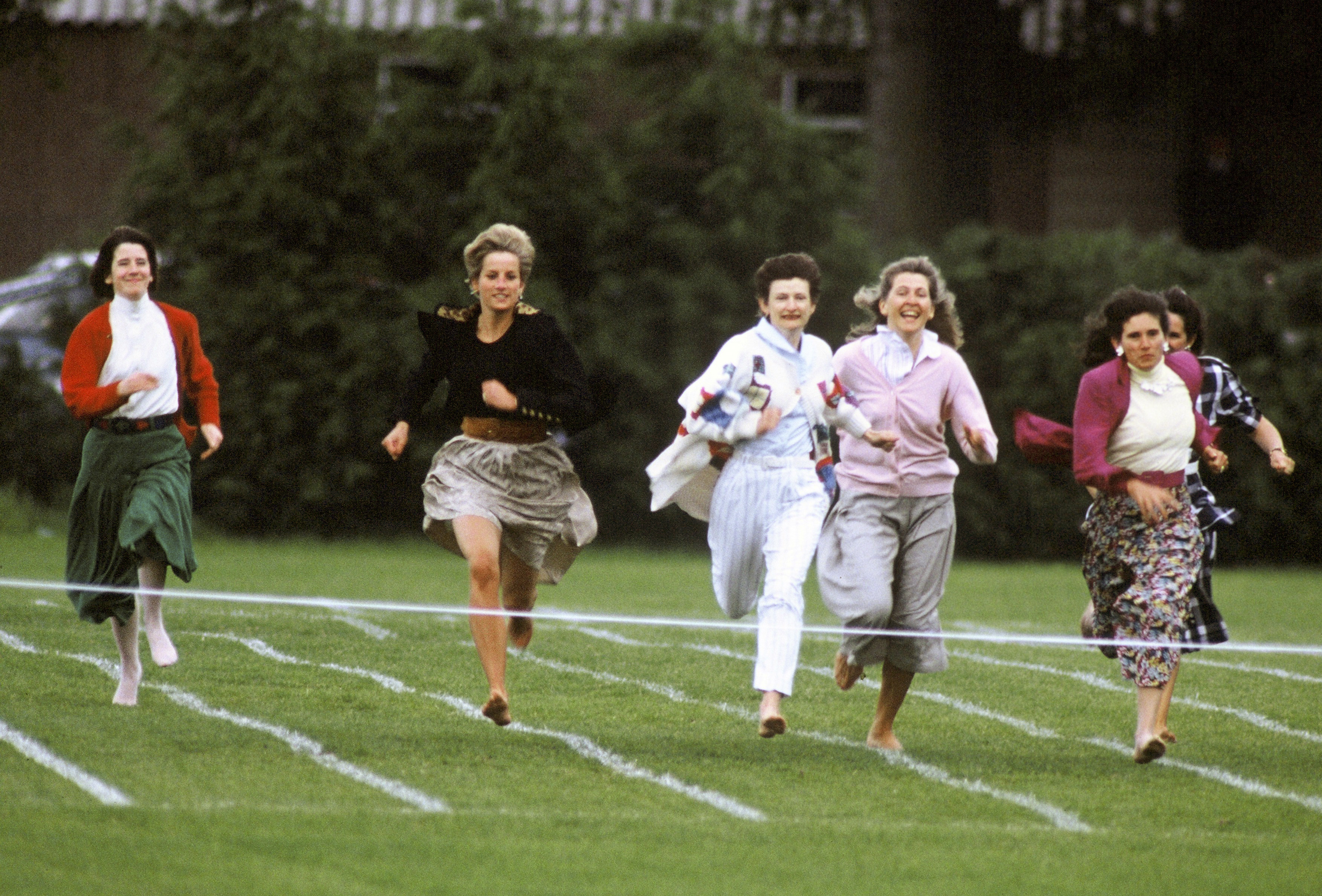 Astonishing moment Princess Diana threw royal protocol aside to compete ...