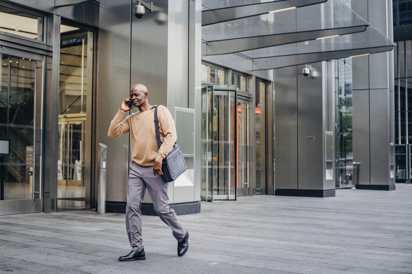 Styling a Long-Sleeved Crew Neck Top for Men