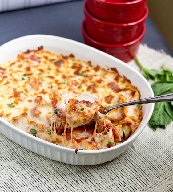 Twenty Minute Easy Tortellini Bake is a perfect weeknight dinner recipe. You'll have minimal cleanup and a delicious, cheesy dinner that everyone will love! #pasta #tortellini #dinner #recipe #cheese