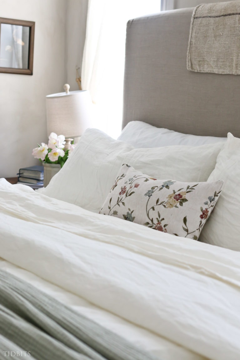 Spring cleaning and decorating ideas for the bedroom spaces