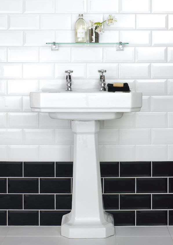 white_bathroom_tiles_with_border_36