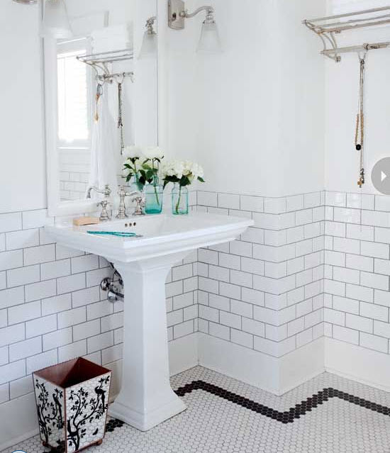 white_bathroom_tiles_with_border_7