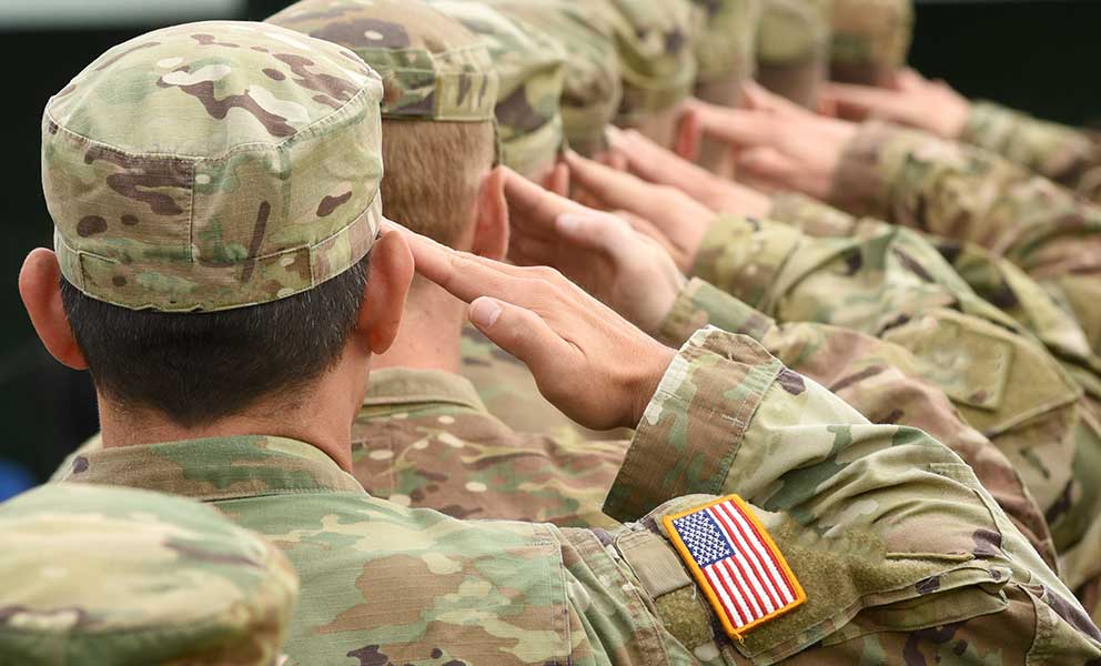 US soldiers giving salute 