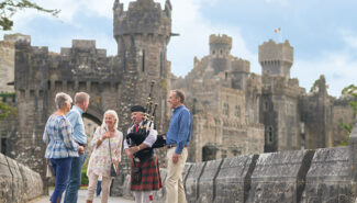 Insight_DSL_Ashford-Castle-with-a-bagpiper-Ireland