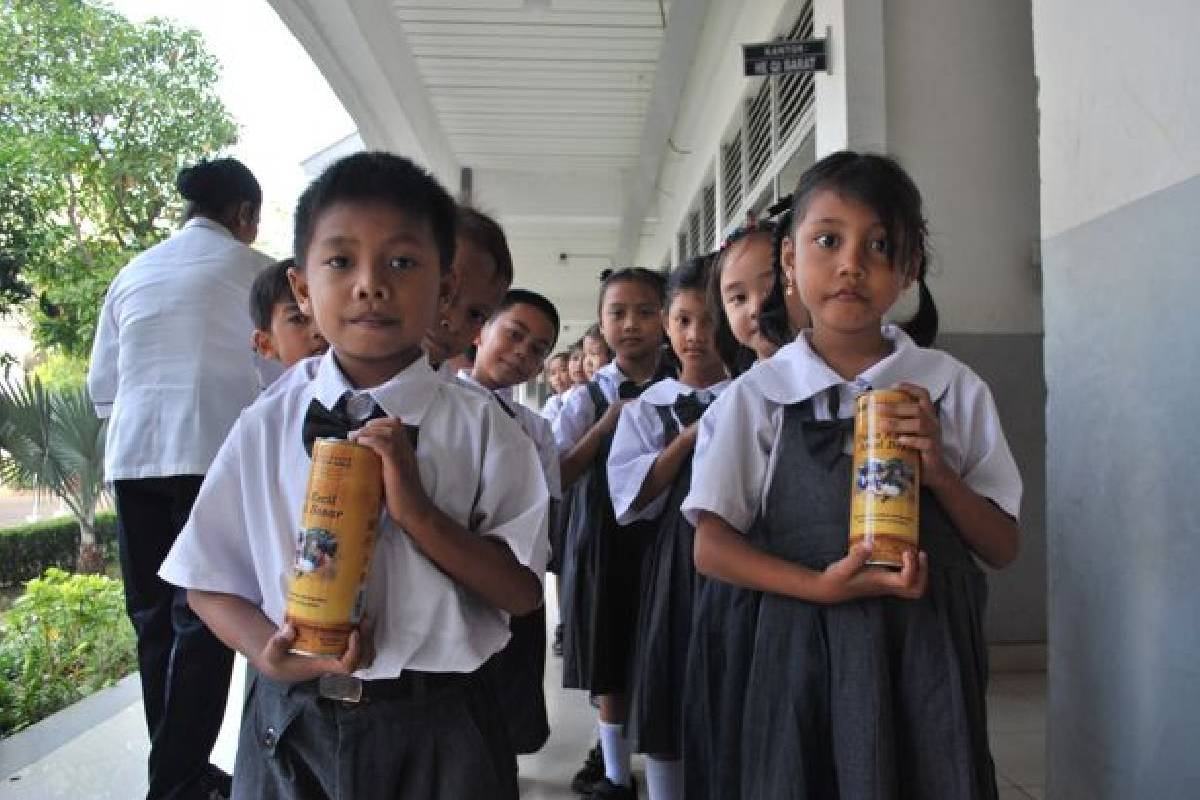 Penuangan Celengan Bambu di Sekolah Cinta Kasih Tzu Chi