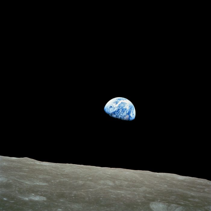 Iconic picture of the Earth as seen from the Moon 