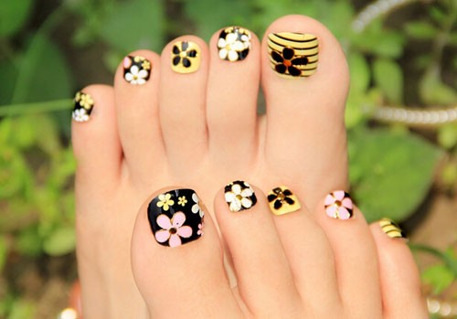 Toe nail art