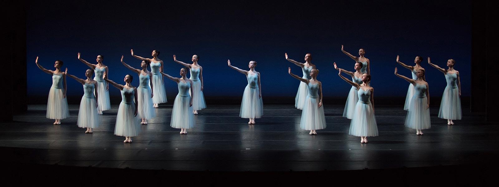 "Serenade" Choreography by George Balanchine © The George Balanchine Trust / Photo: Peter J. Mueller