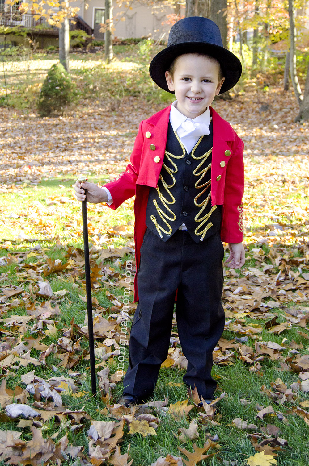 DIY Greatest Showman Costume: handmade PT Barnum costume with a pattern for the tailcoat!