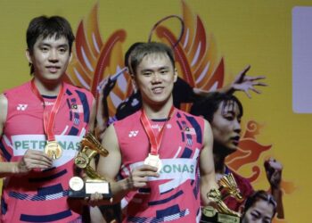 Man Wei Chong dan Tee Kai Wun muncul juara badminton Indonesia Masters 2025 selepas menewaskan pasanga tuan rumah dalam acara beregu lelaki di Istora Senayan, Jakarta. - AFP