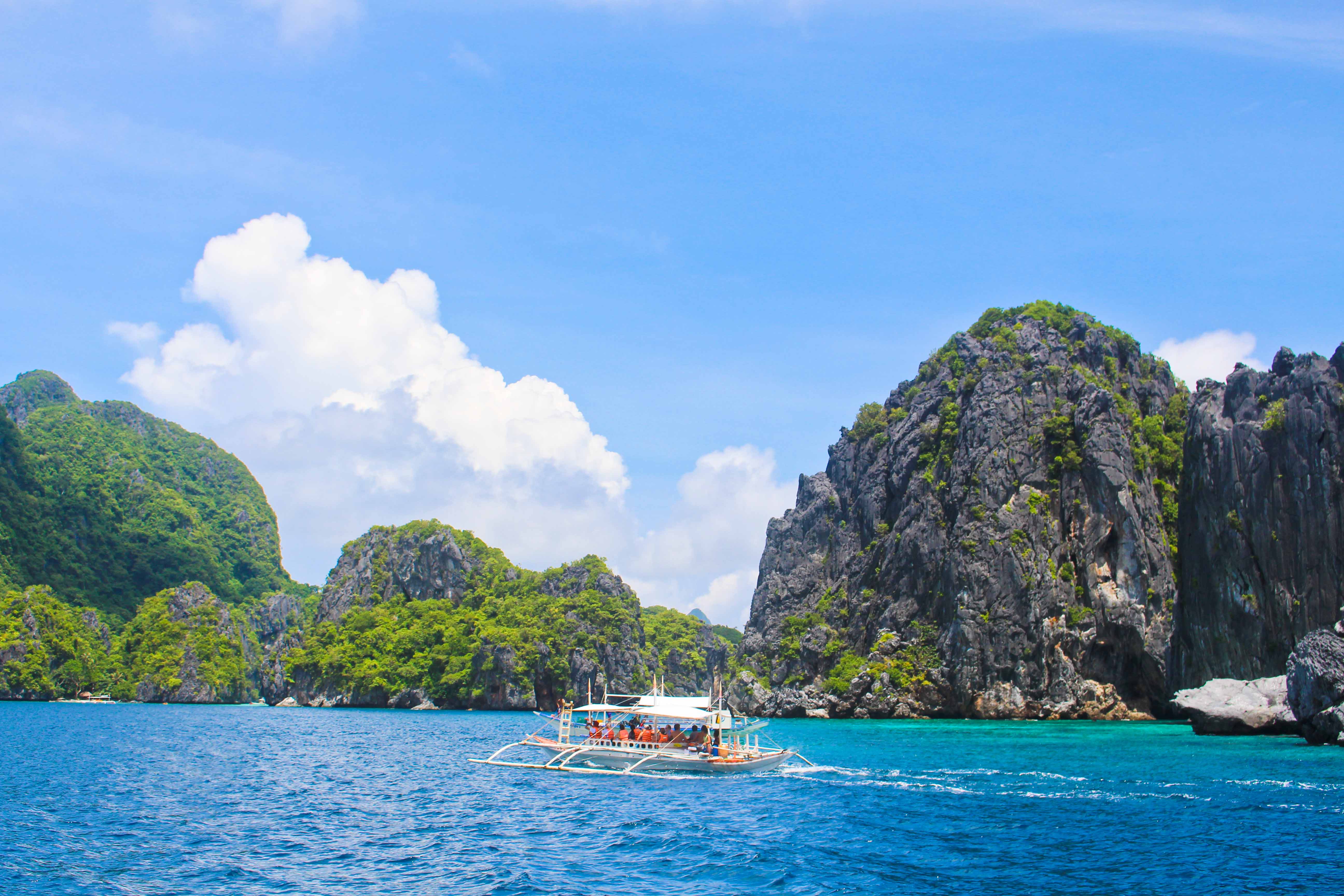 Best Destinations for Island Hopping in the Philippines