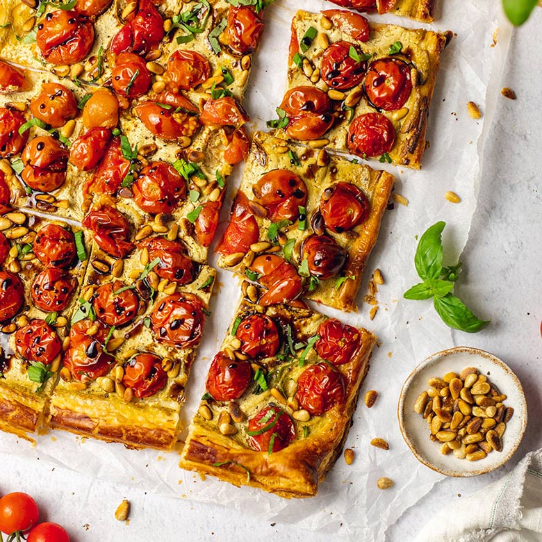 Fresh tomato tart with a balsamic glaze - easy vegan lunch ideas