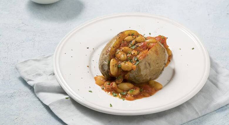 homemade baked beans with jacket potato - healthy vegan lunch recipes