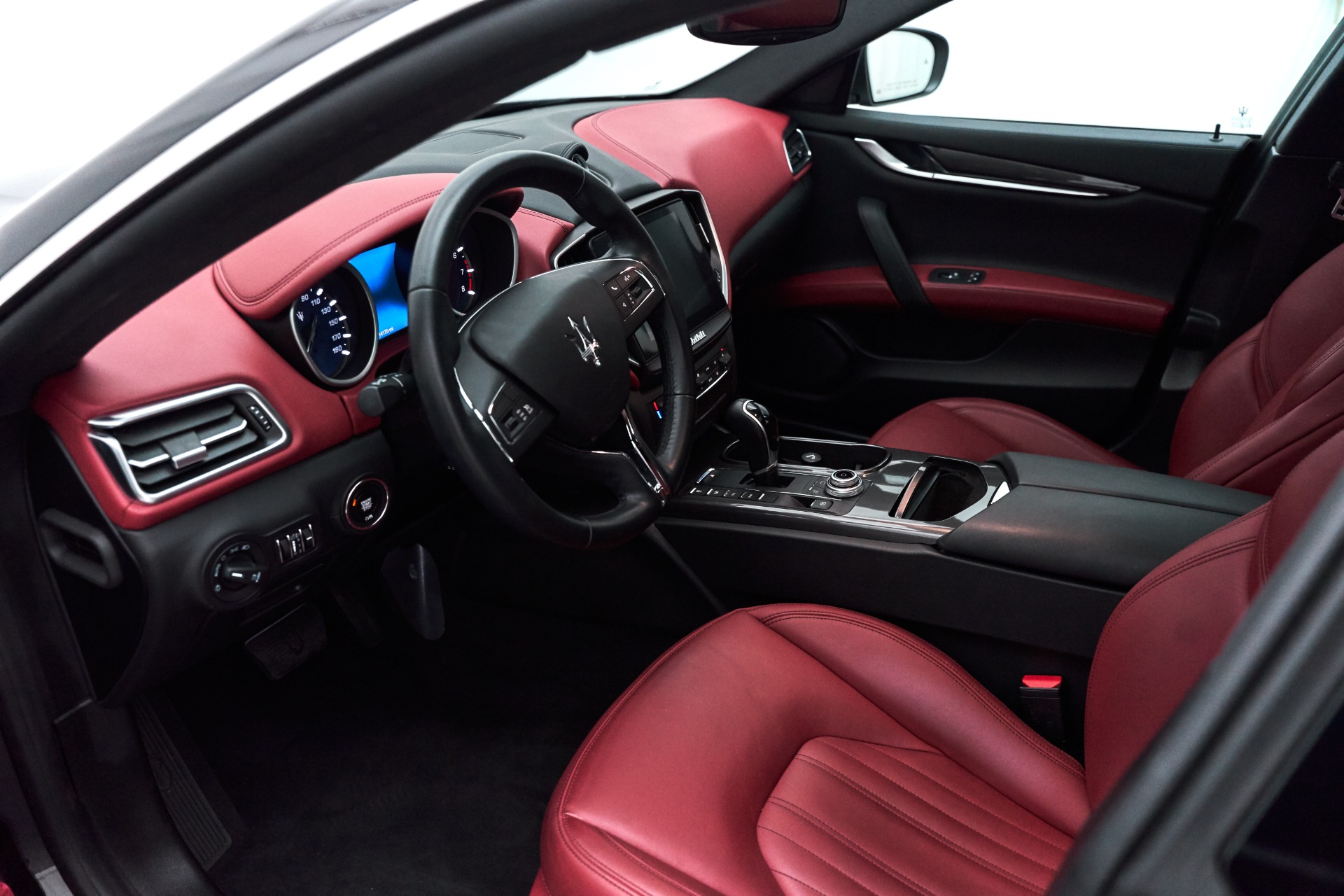 Maserati Ghibli White With Red Interior