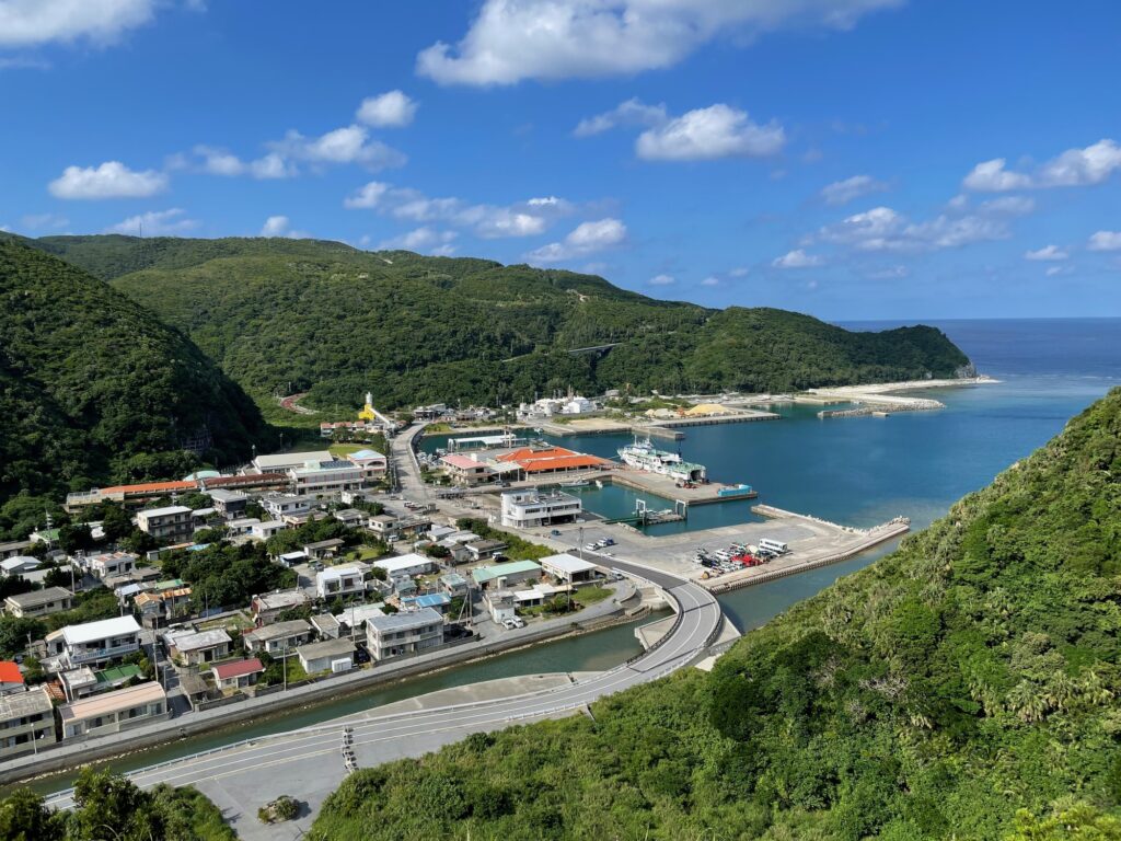 アクセスしやすく、のんびりと過ごせる渡嘉敷島