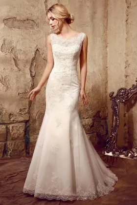 scalloped lace illusion neck sleeveless wedding dress