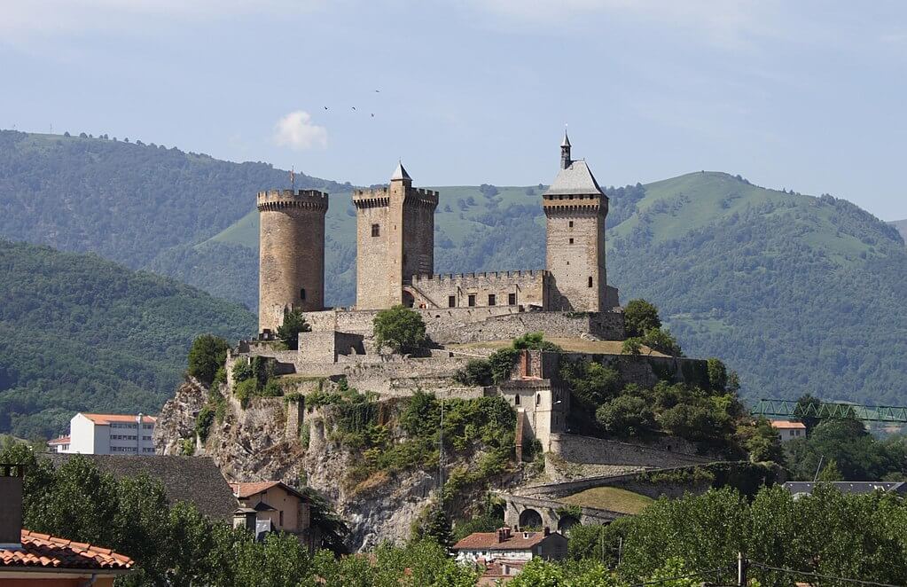 Chateau-de_Foix_south-of-france-castles