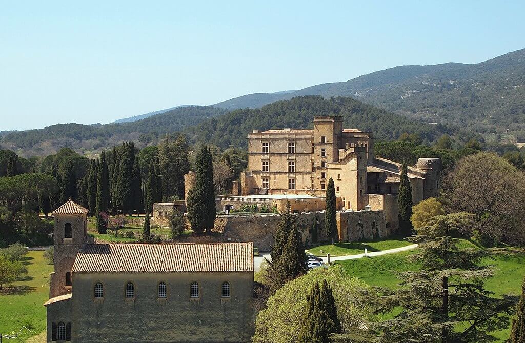 Château_Lourmarin-best-castles-southern-france