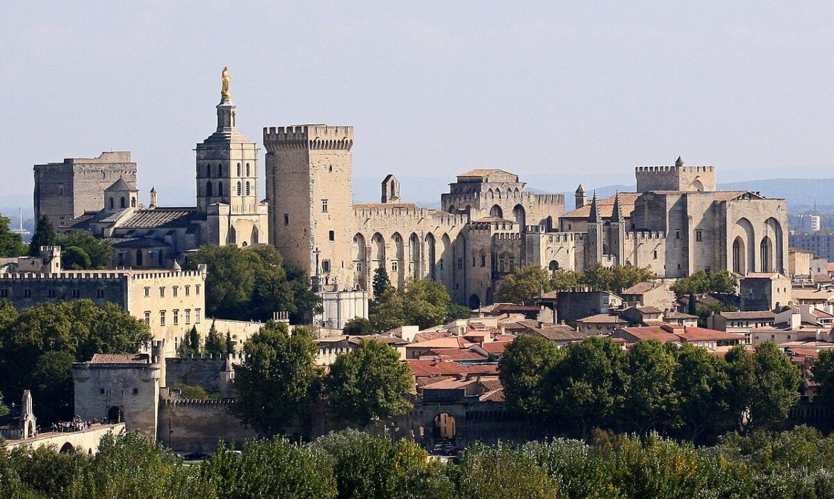 palais-des-papes-avignon-best-castles-south-of-france