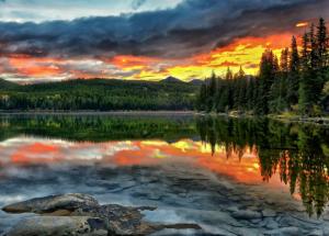 Pyramid Lake, Jasper National Park wallpaper thumb