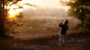 boy's black sweatshirt, children, bubbles, depth of field, nature