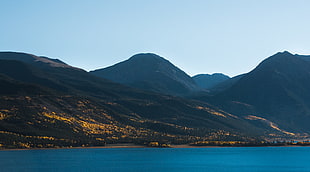 mountain near body of water photo