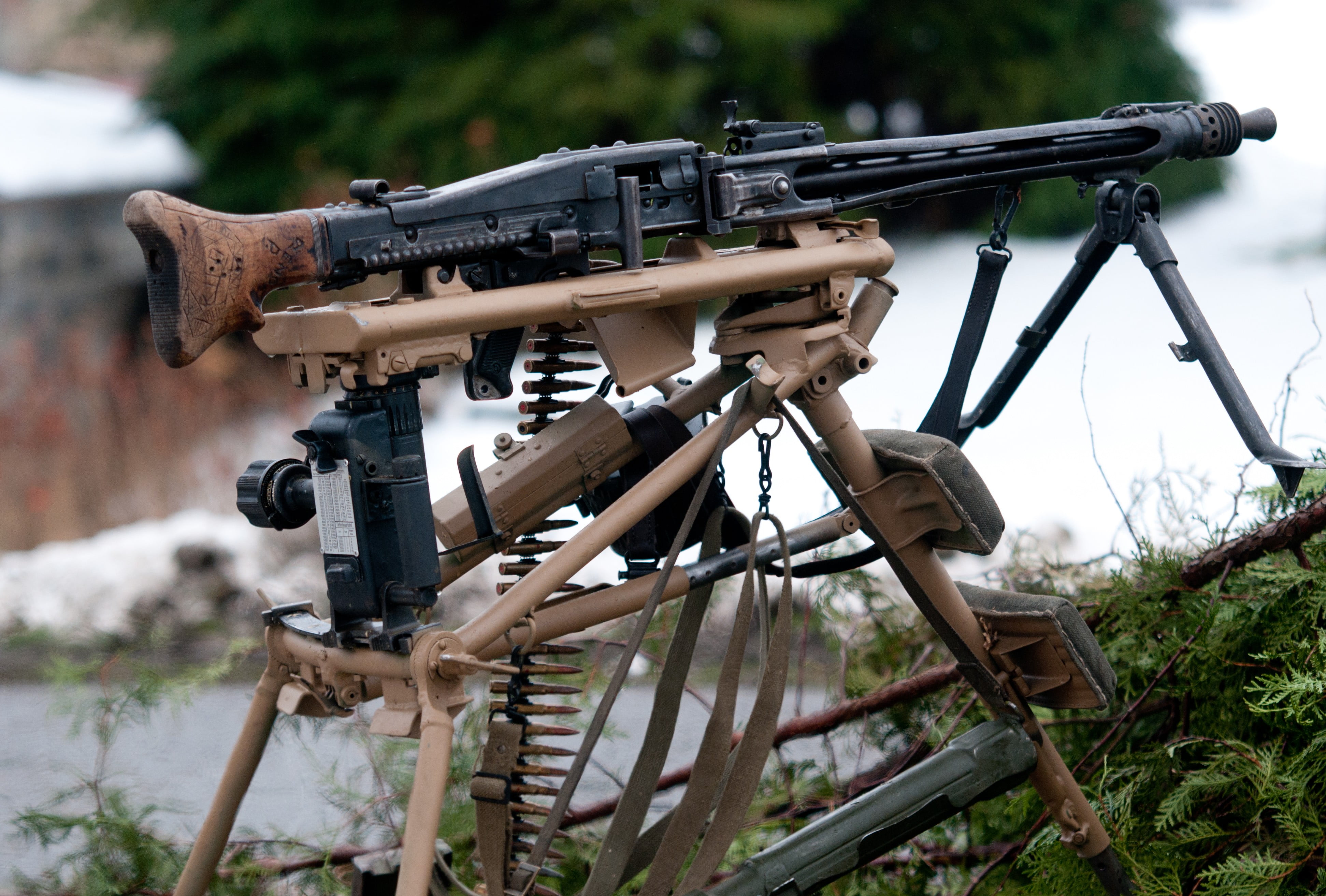 1600x900 resolution | brown and black armalite with bullets, MG42 ...