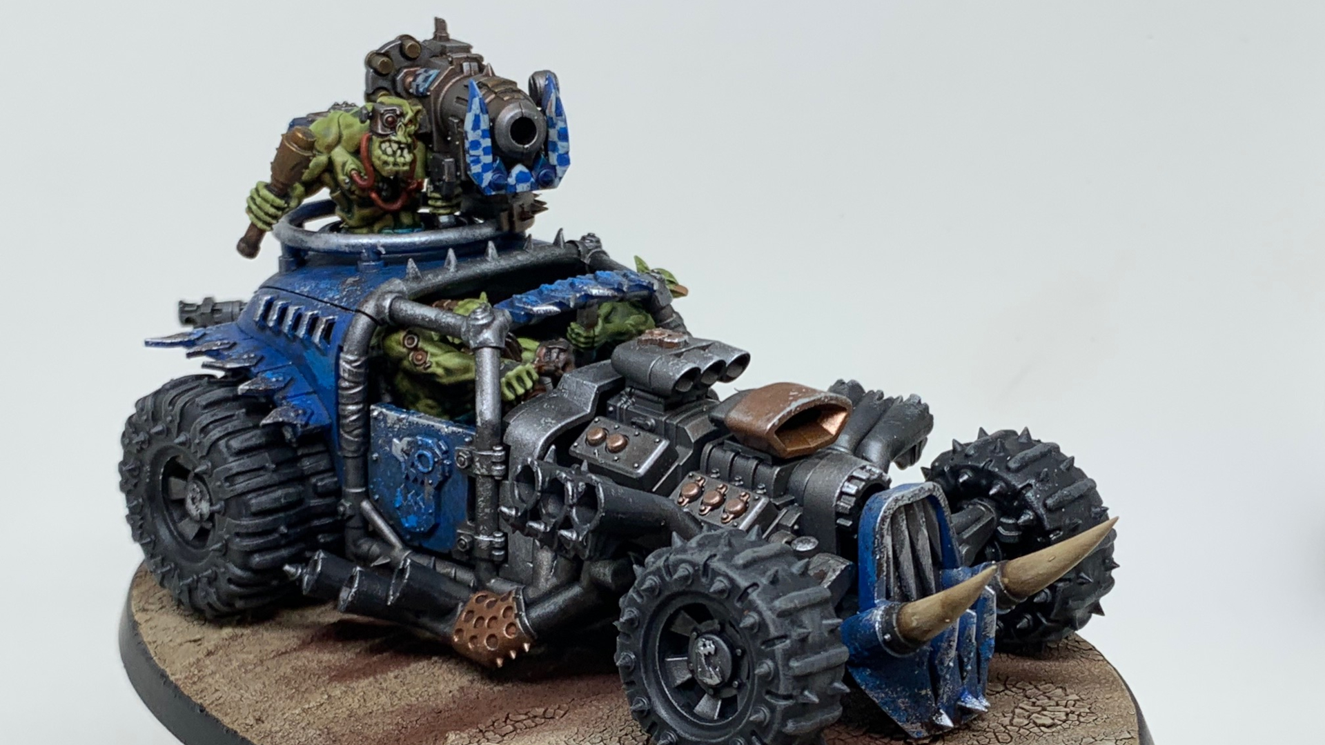 Warhammer 40k orks army guide - Photo by Warbringer showing a Deffskulls Orks Kustom Boosta Blasta model