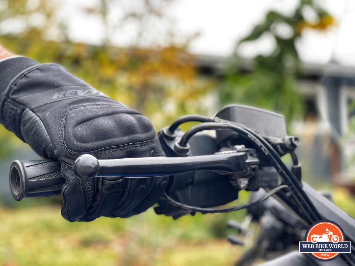 A view of Rev'it Kryptonite 2 GTX Gloves gripping the bars of a 2001 Honda Goldwing