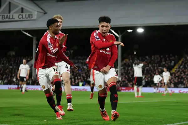 Fulham beaten by fortuitous Man Utd winner