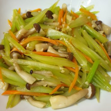 easy recipe stir fried celery and shimeji mushroom