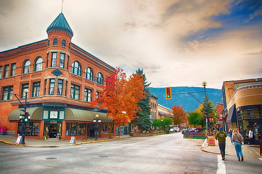  The historic buildings with businesses, shops and cafes along Baker Street in the town center of Nelson, BC, Canada. Editorial credit: Mr.Nikon / Shutterstock.com