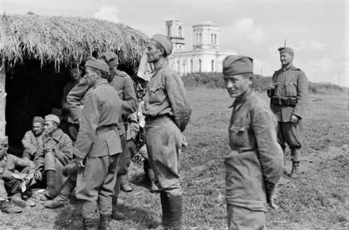 Captured Soviet soldiers