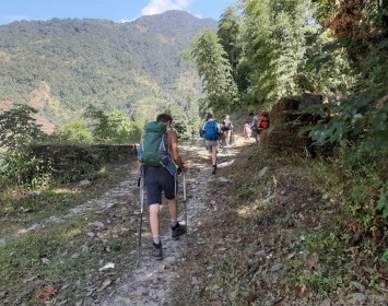 On the way to Kande Bhanjyang