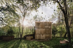 Outdoor sauna made from second-hand materials lets you truly relax with nature