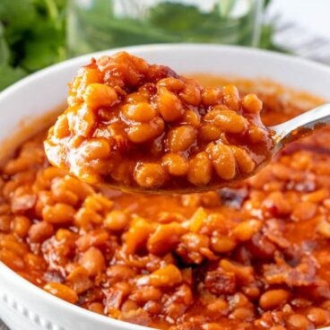 A bowl of baked beans