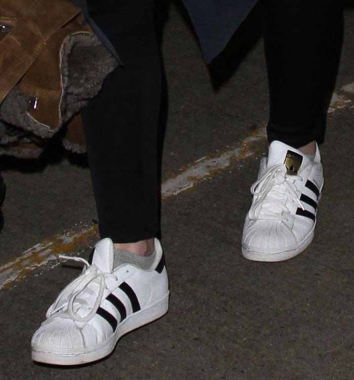 Dakota Fanning wears socks with her white Superstar sneakers