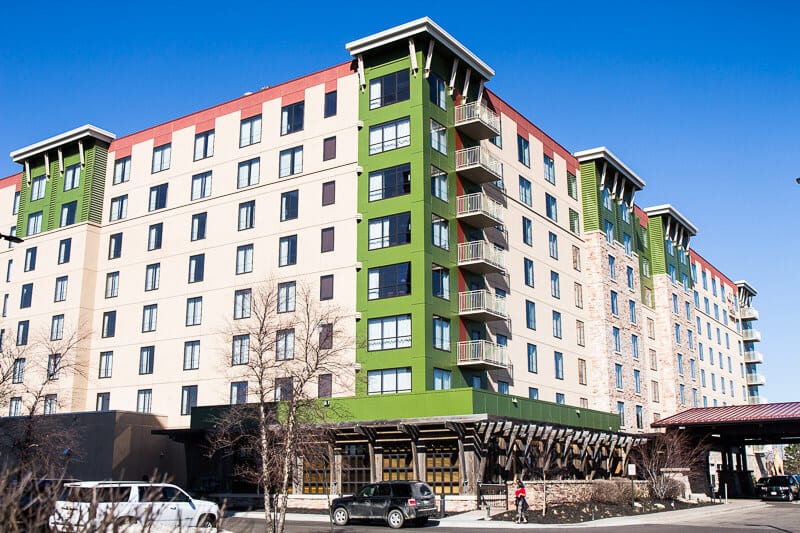 exterior of great wolf lodge bloomington