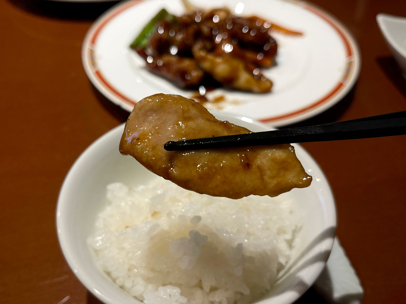 上海酒家 岳(ガク)のランチメニュー、黒酢酢豚と鶏のなす炒めを食べたよ／横浜・馬車道