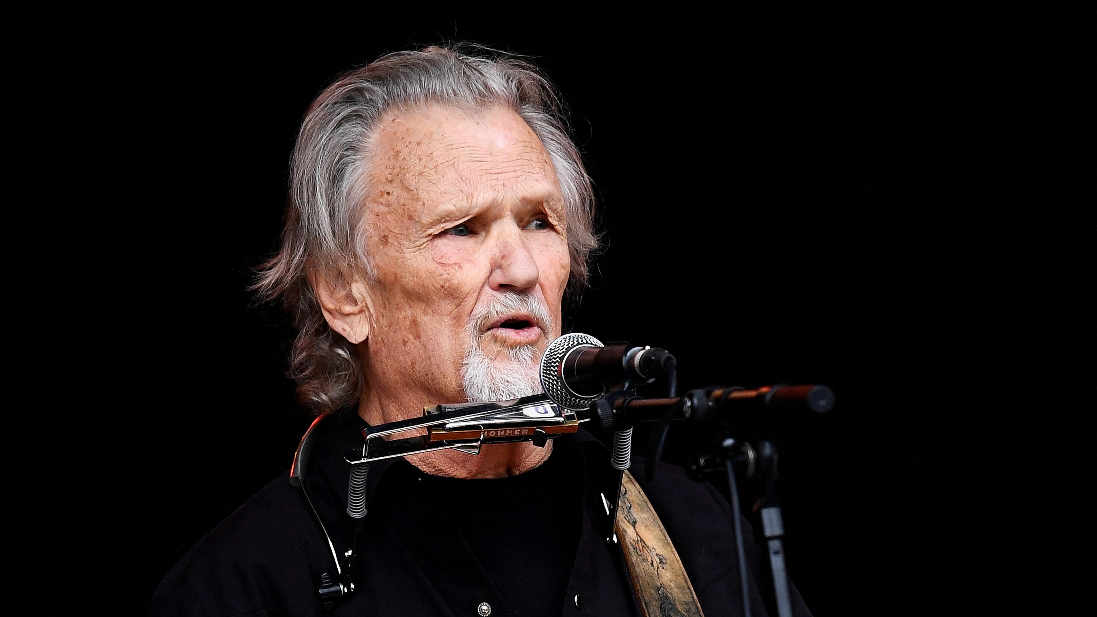 Kris Kristofferson tritt auf dem Glastonbury Festival in Großbritannien auf.