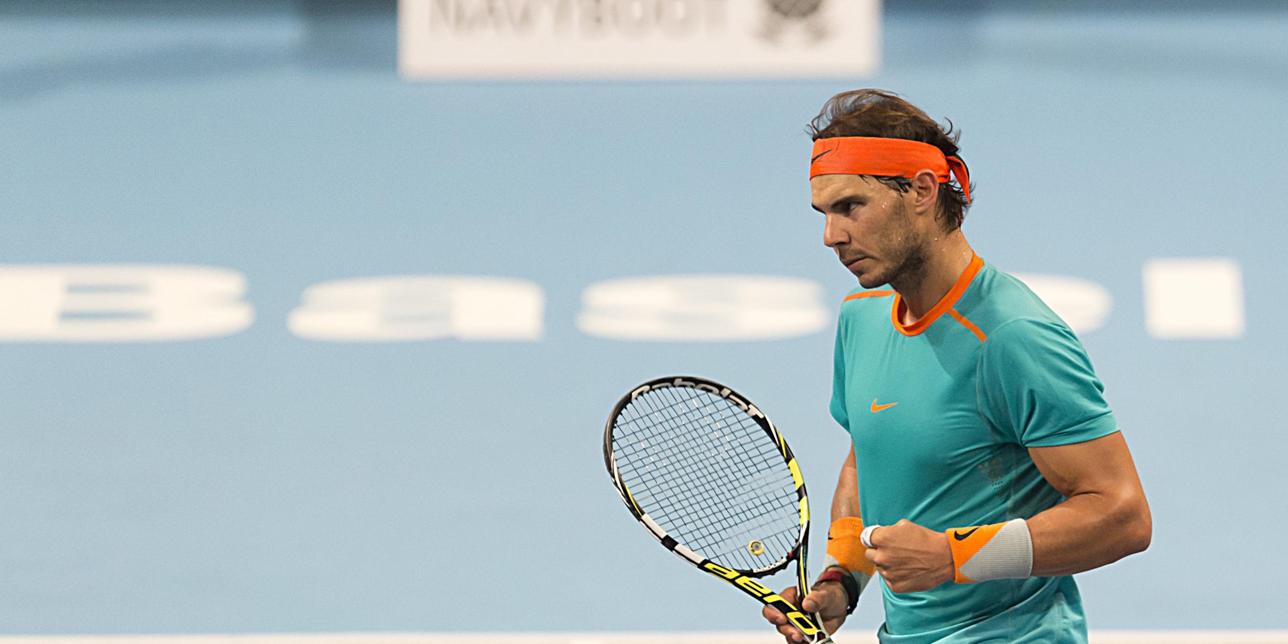 Der Spanier Rafael Nadal reagiert während seines Achtelfinalspiels gegen den Franzosen Pierre-Hugues Herbert beim Swiss Indoors-Tennisturnier in der St. Jakobshalle in Basel, Schweiz, am Mittwoch