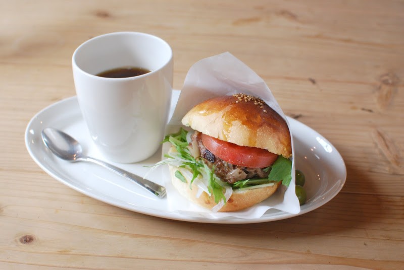 小豆島のこまめ食堂「オリーブ・ビーフ・バーガー」OLIVE BEEF BURGER