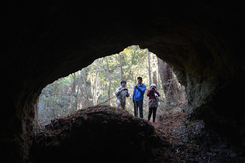 小豆島、縄文時代の暮らし「ほら貝岩洞穴遺跡」 “Conch rock cave ruins” at Shodoshima island