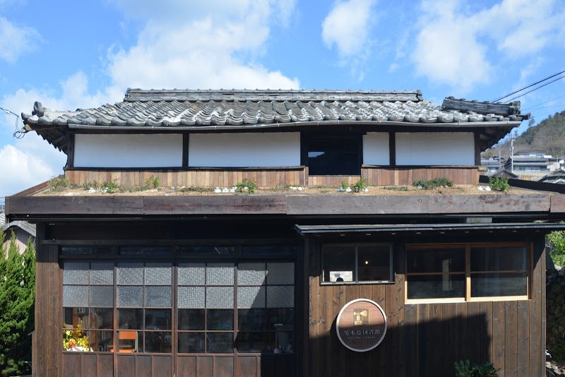 【全国から応援、蔵書は3500冊】島の図書館、男木島図書館。移住相談窓口も　Ogi island library