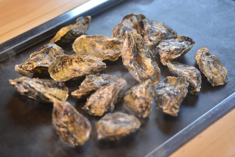 瀬戸内の冬のごちそう。カキ食べ放題『かきの山』 – Only Winter, Grilled Oysters “Kaki-no-yama”