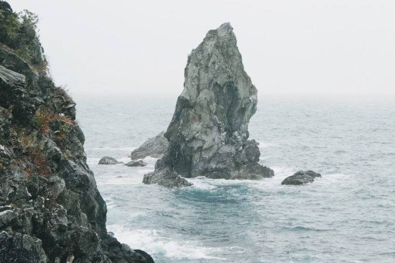 国生み神話の舞台、沼島の上立神岩に行く – Kamitategami rock at Nushima island