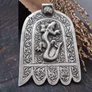 Empower Your Style with the Vintage Hamsa Pendant